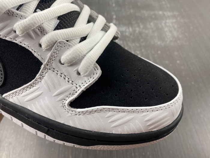 Nike SB Dunk Low TIGHTBOOTH FD2629-100