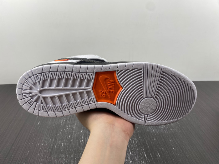 Nike SB Dunk Low TIGHTBOOTH FD2629-100