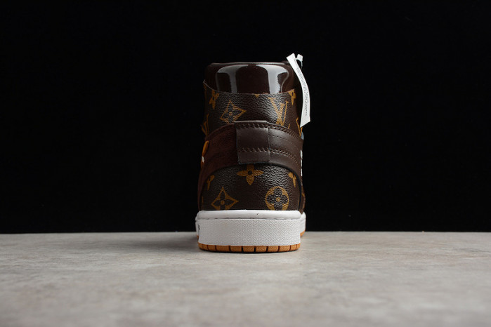 OFF–WHITE X NIKE AIR JORDAN 1S(WITH CASE)