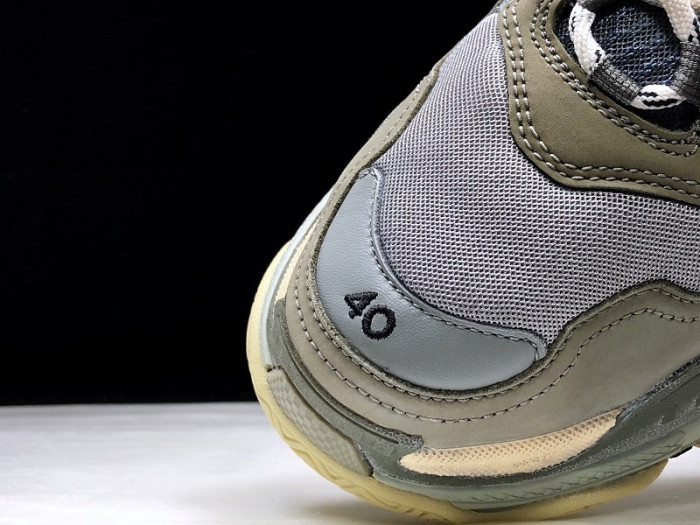 BALENGA TRIPLE S GREY 483513-W06E1-1259