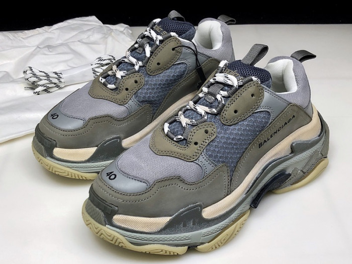 BALENGA TRIPLE S GREY 483513-W06E1-1259